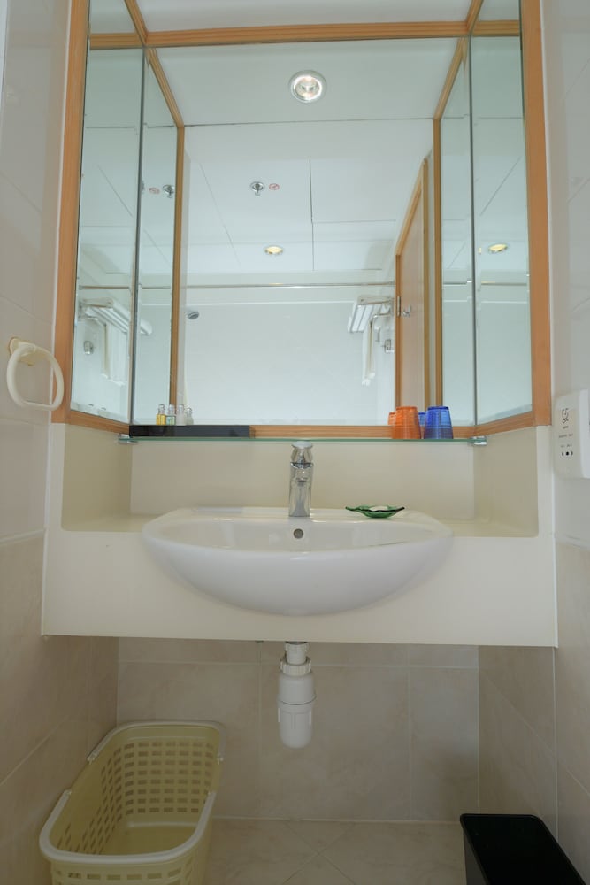 Ramada by Wyndham Hong Kong Grand View 20/36
