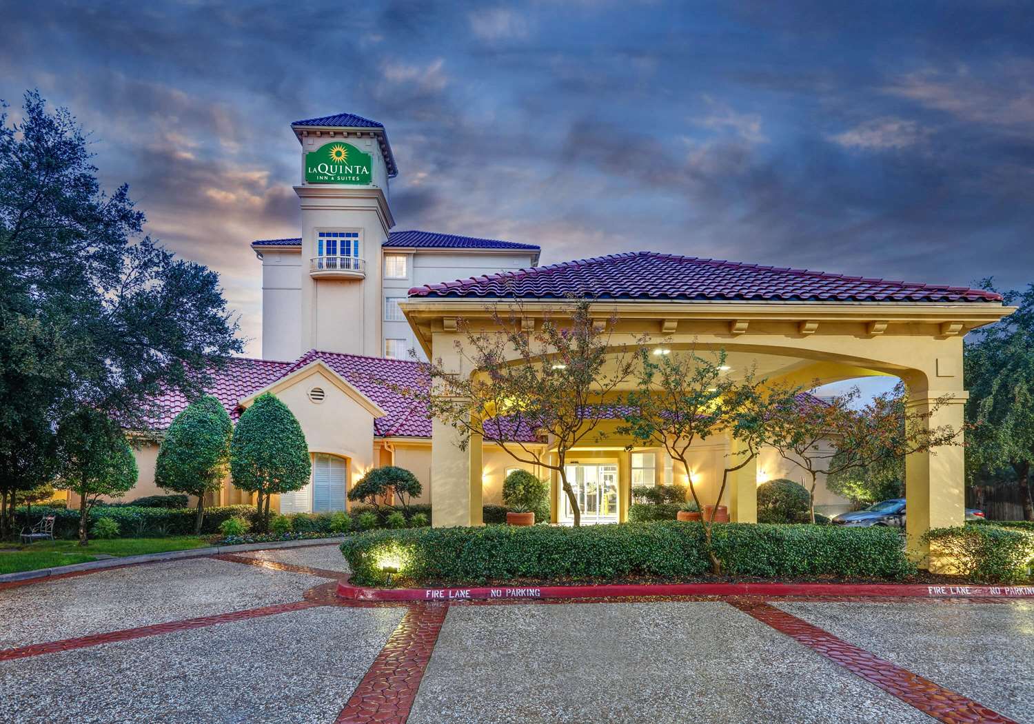 La Quinta Inn Suites Dallas North Central 8/48