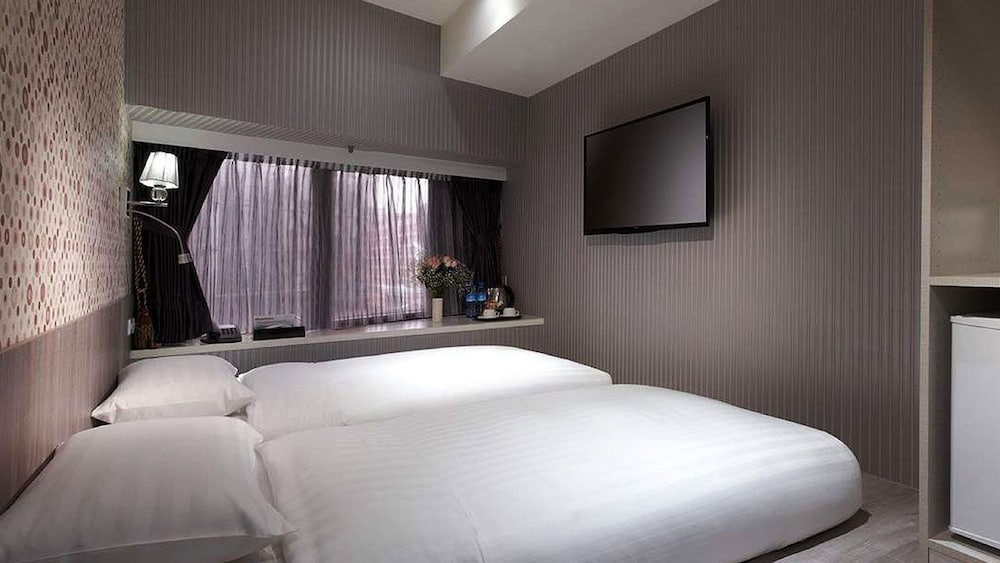 Rf Hotel 42/74