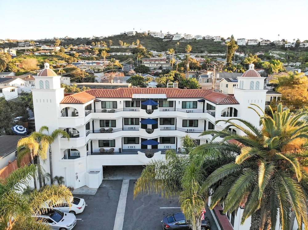 The Surfbreak Hotel 8/63