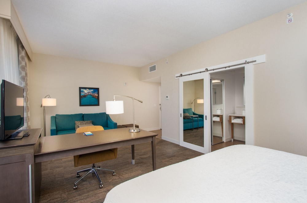 Hampton Inn and Suites by Hilton Clearwater Beach 26/83