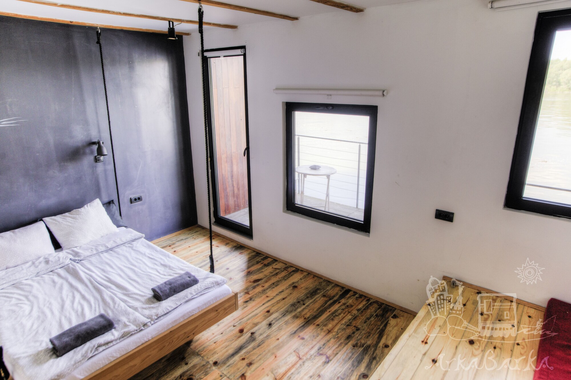 STUDIO, SUITE, KING BED, RIVER VIEW, BALCONY