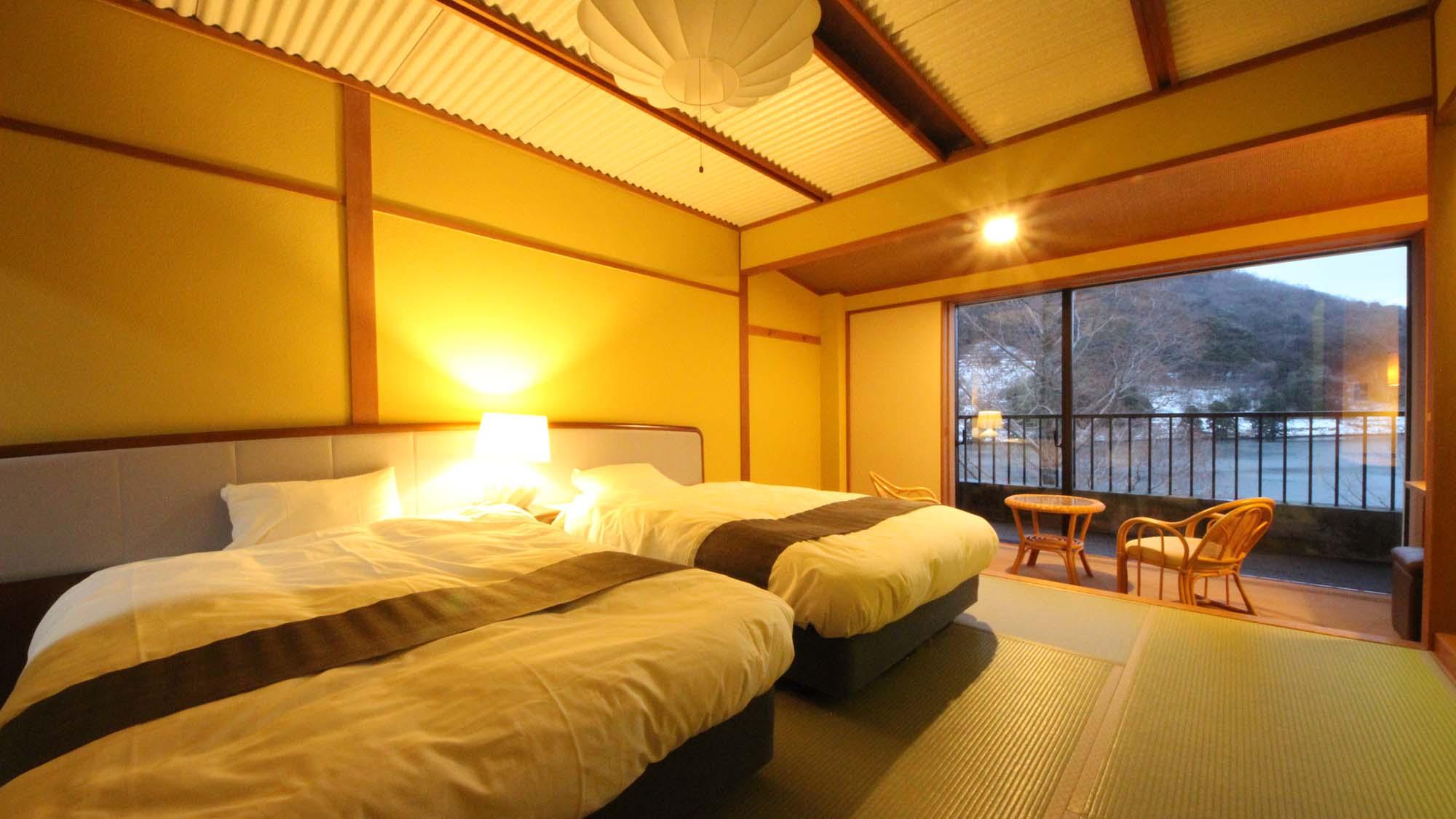 Japanese, Twin Beds, Lake View