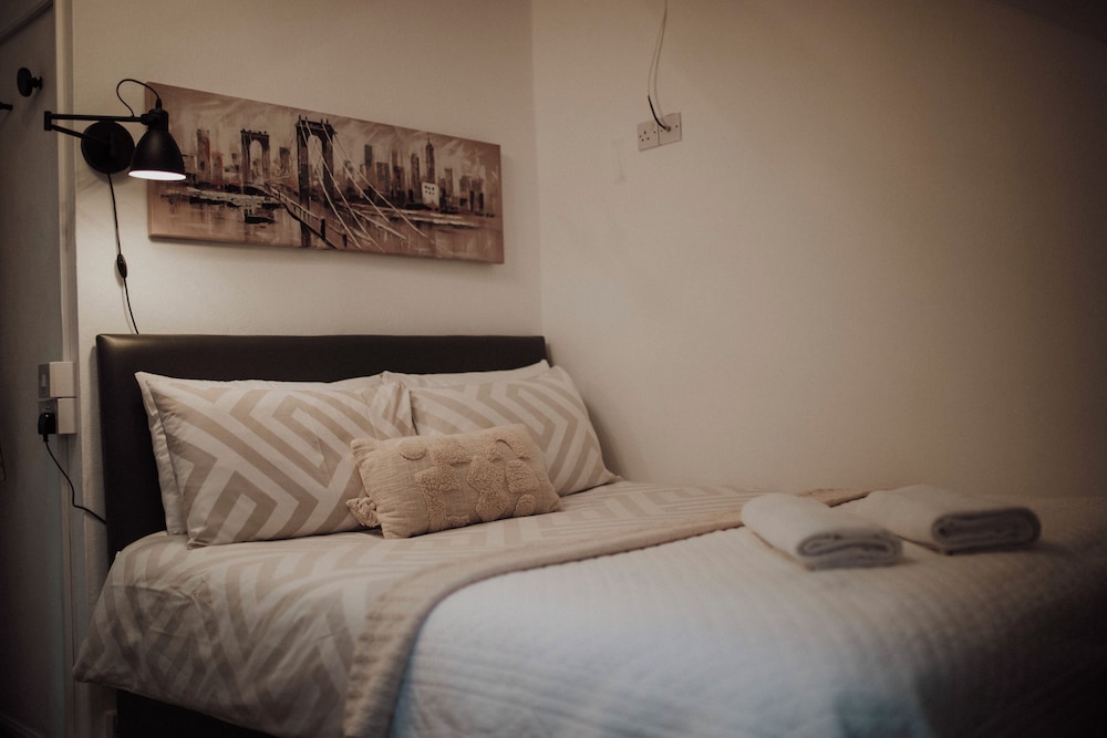 16 PILRIG GUEST HOUSE 43/60