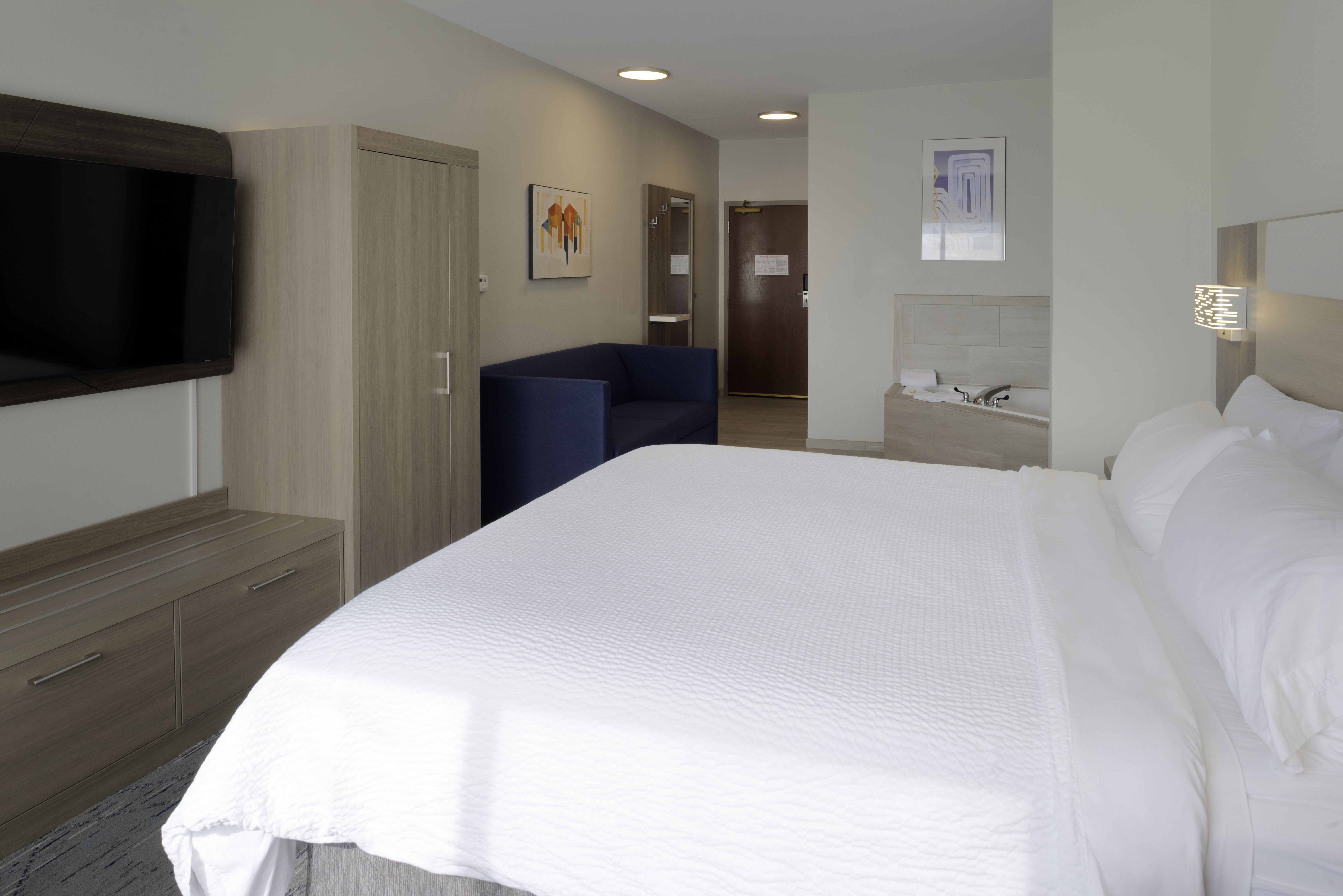 Holiday Inn Express Hotel Suites Fort Atkinson 20/74