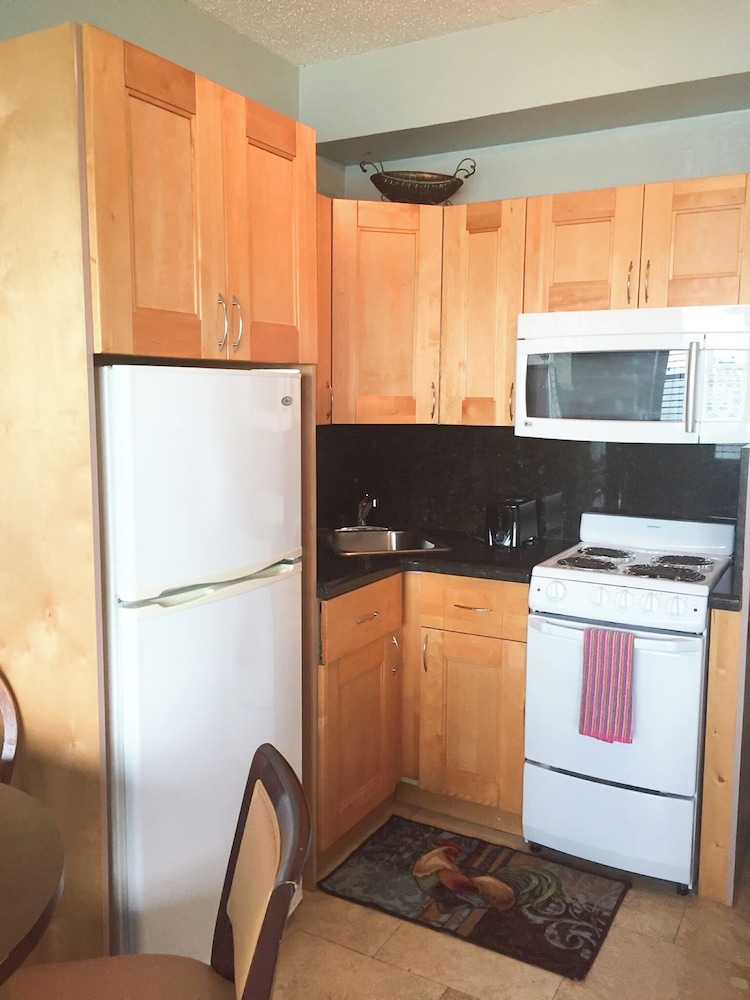 Ocean Front Casablanca Studios with FULL KITCHENS & Beach access By BL Rentals 8/50