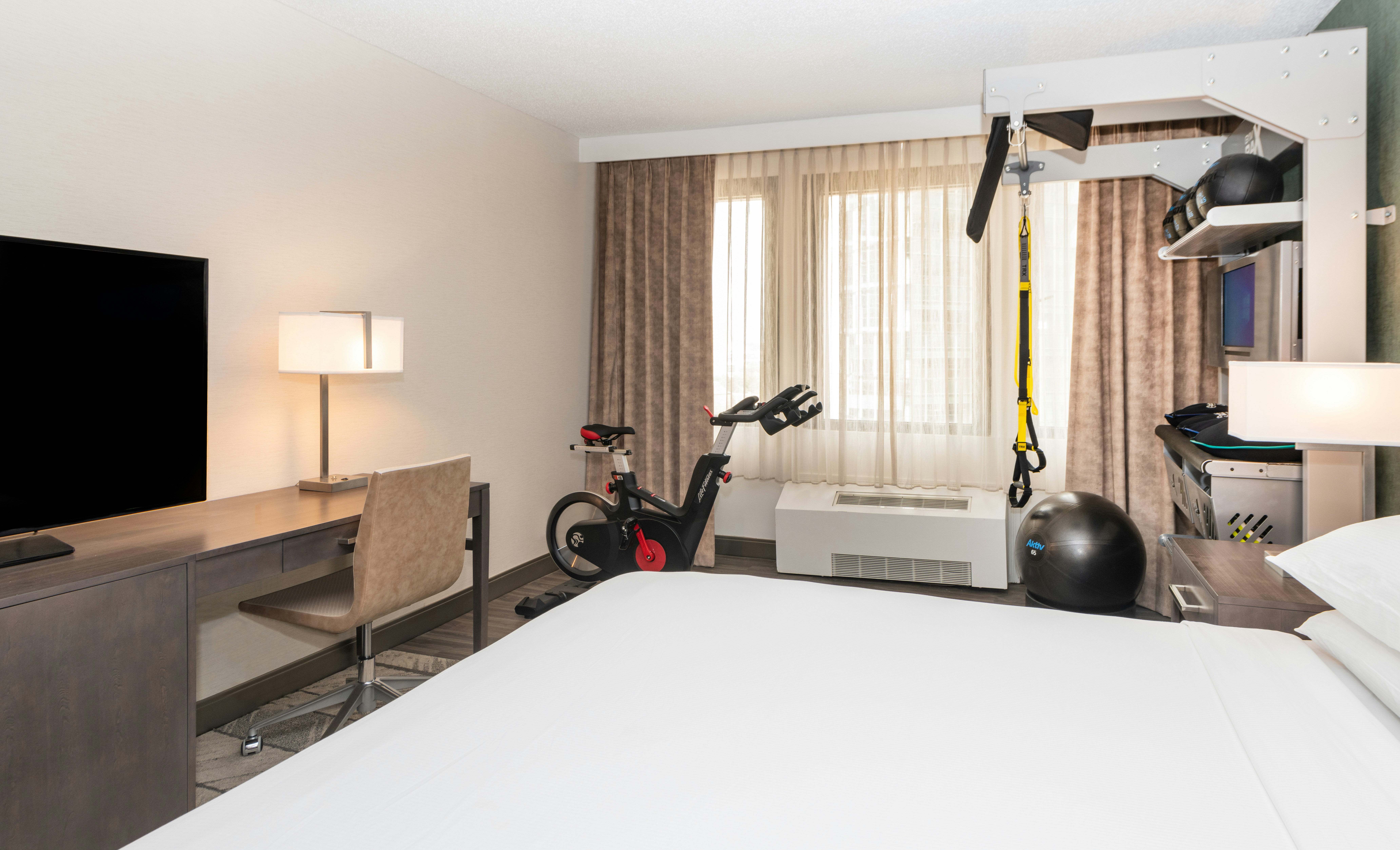 FITNESS, KING BED