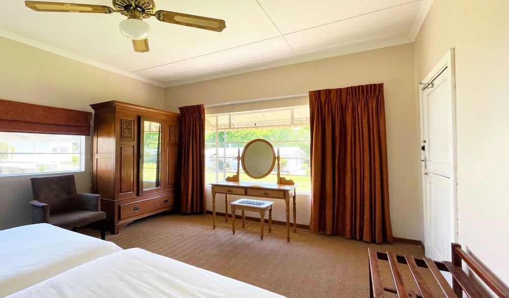PREMIER HOTEL HIMEVILLE ARMS 9/50