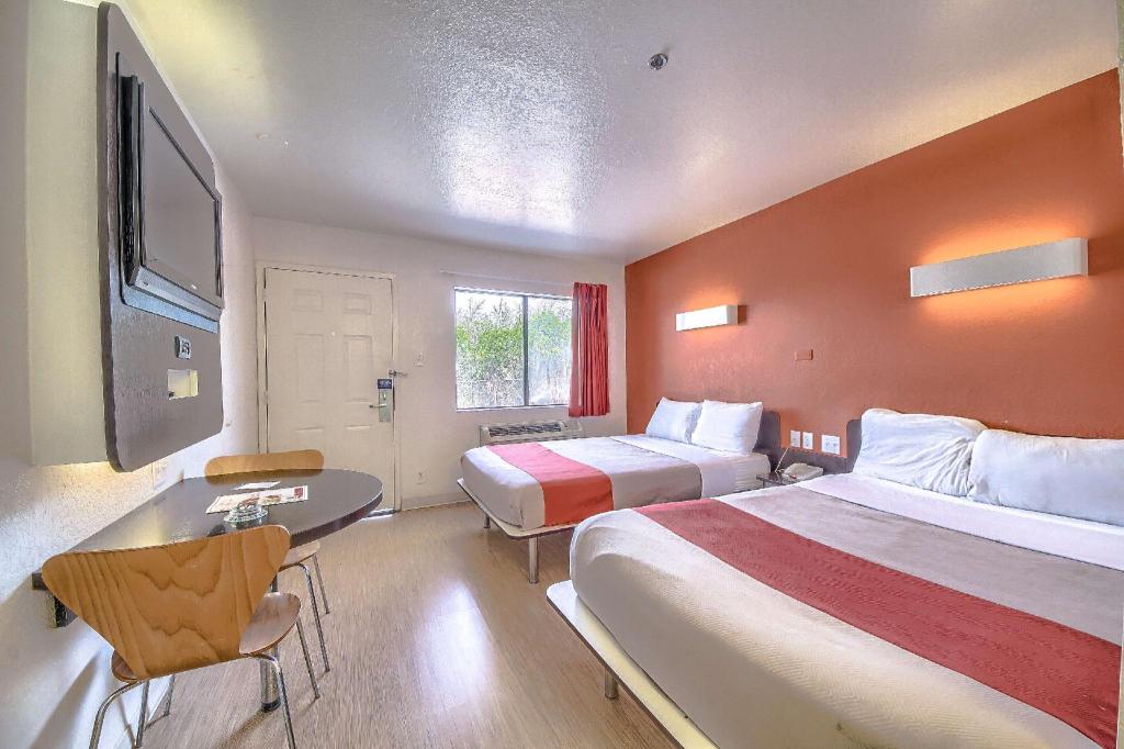 2 FULL BEDS - NON-SMOKING, MICFRIDGE