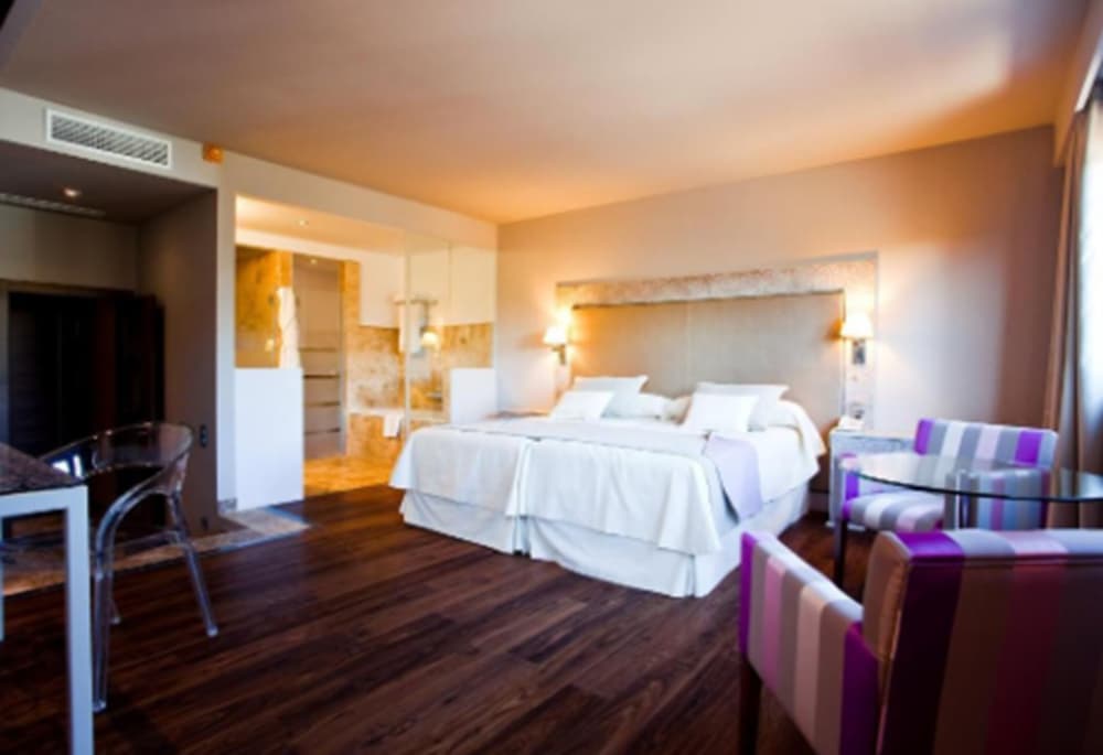 Hotel & Winery Senorio de Nevada 8/40