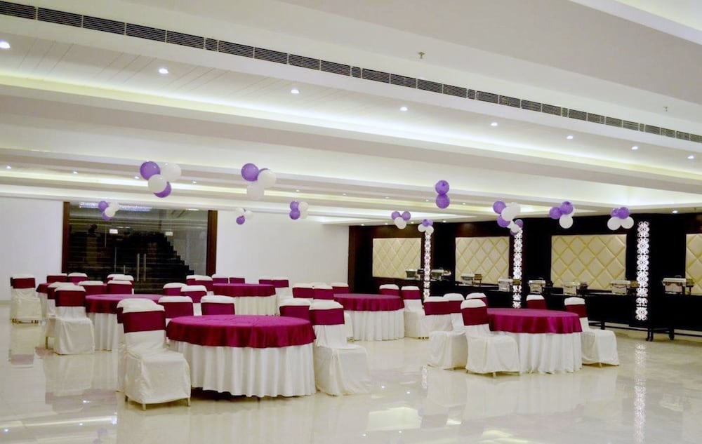 Gen X Casaya Inn Hotel Lucknow 18/20