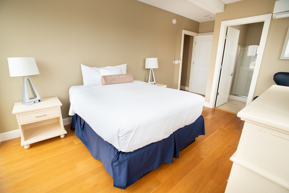جناح ديلوكس بسرير كينج وسريرين كوين بـ3 غرف نوم مع أريكة، Capital Resorts 84 Main 6/10