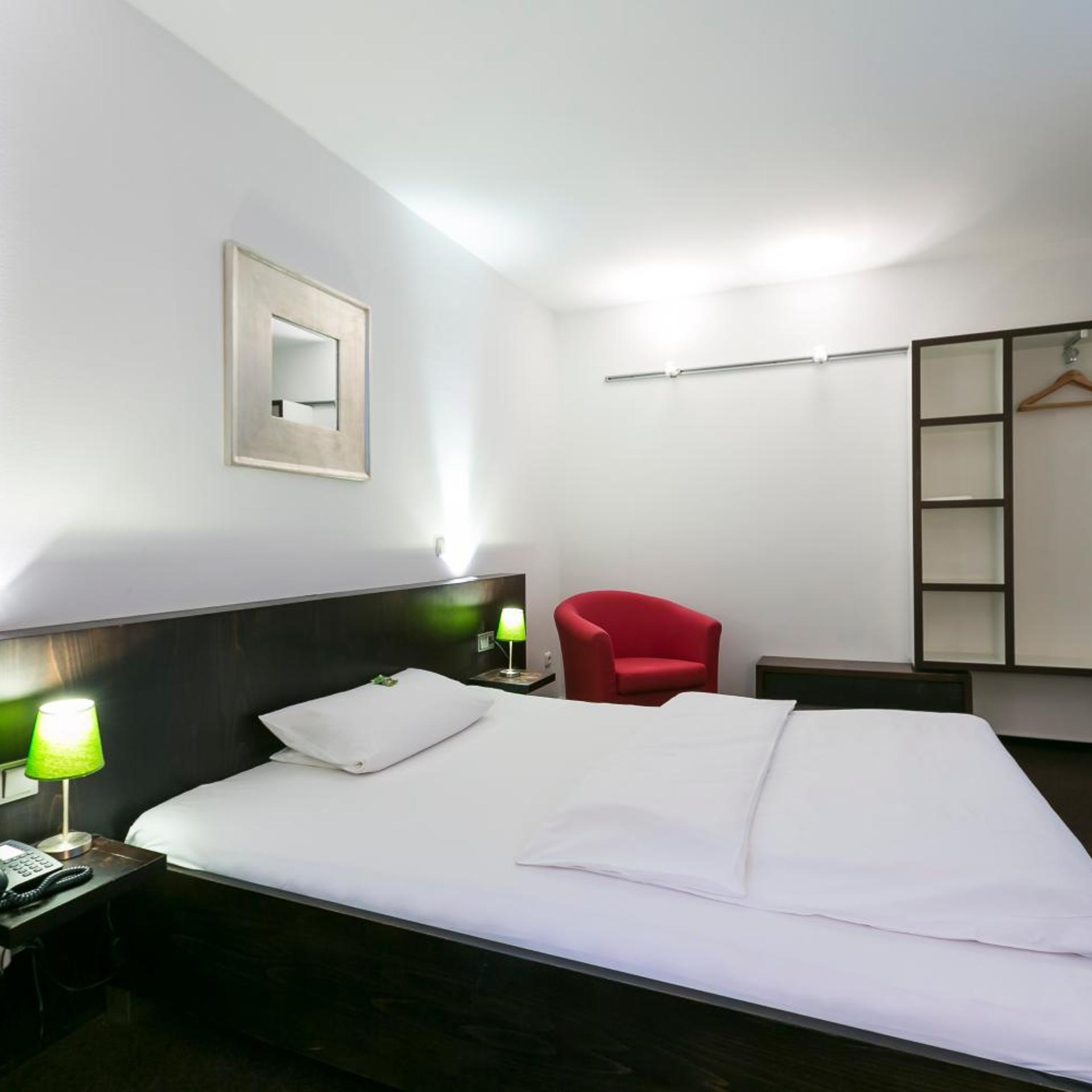 Budget, Single, Wald & Golfhotel Lottental 3/14