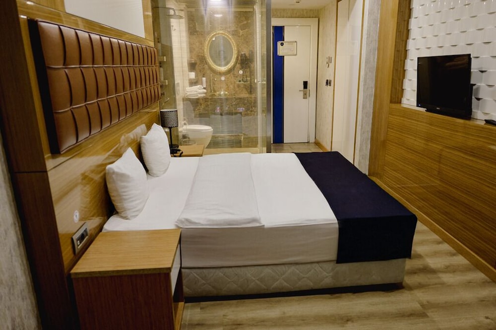 The Hera Platinum Hotel 20/50