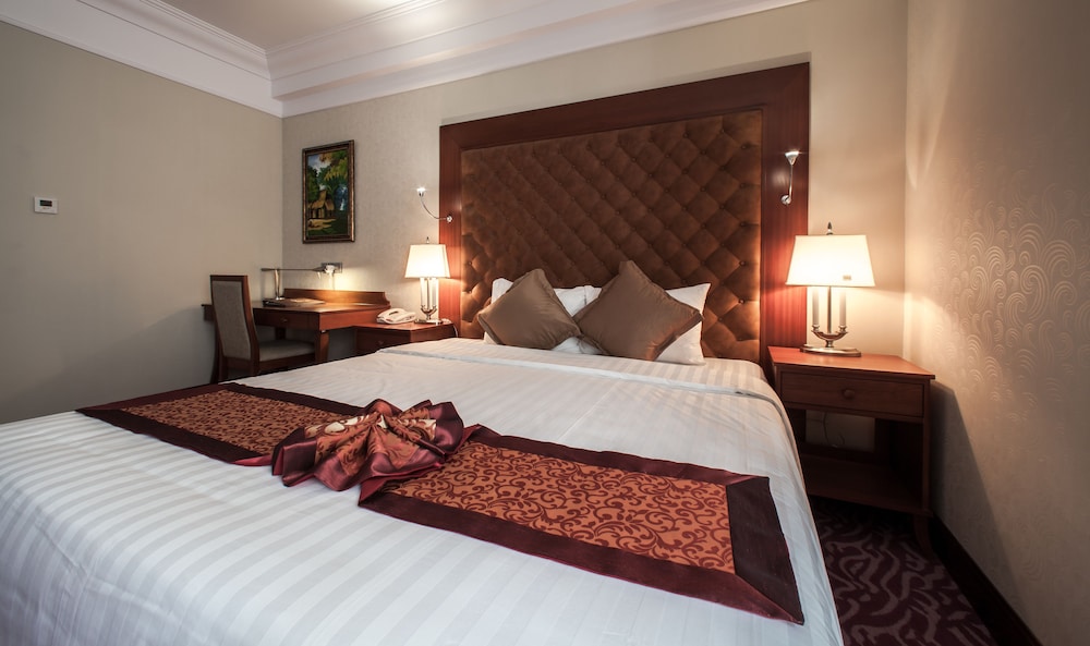 EXECUTIVE, SUITE