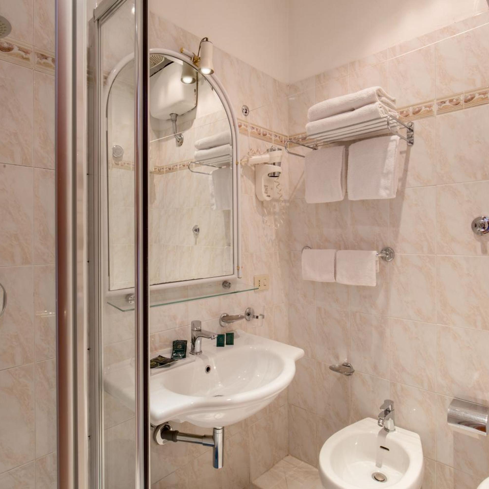 غرفة رباعية بسرير فردي، Hotel Sonya 8/10