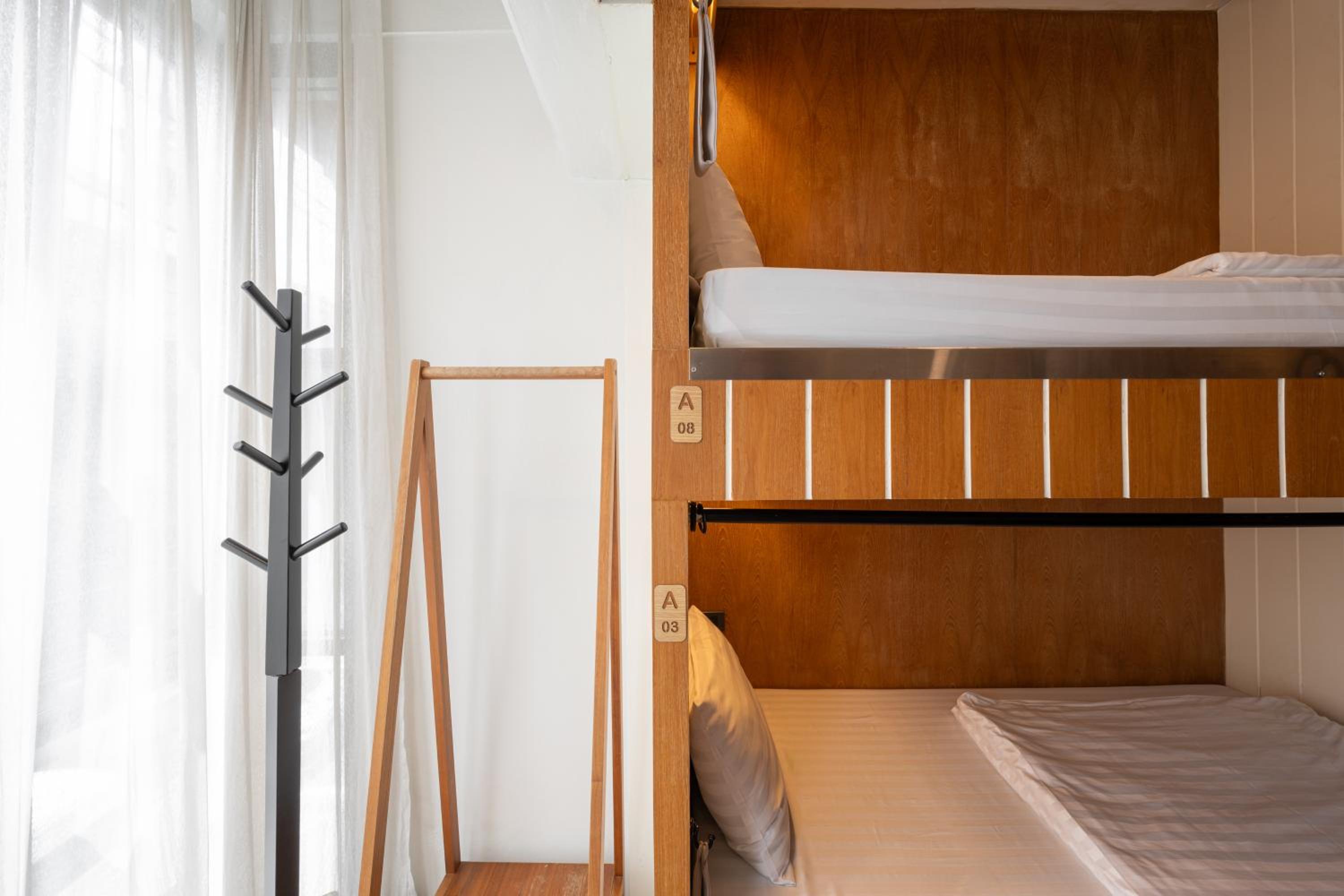 Bed Addict Hostel X Cafe 46/63