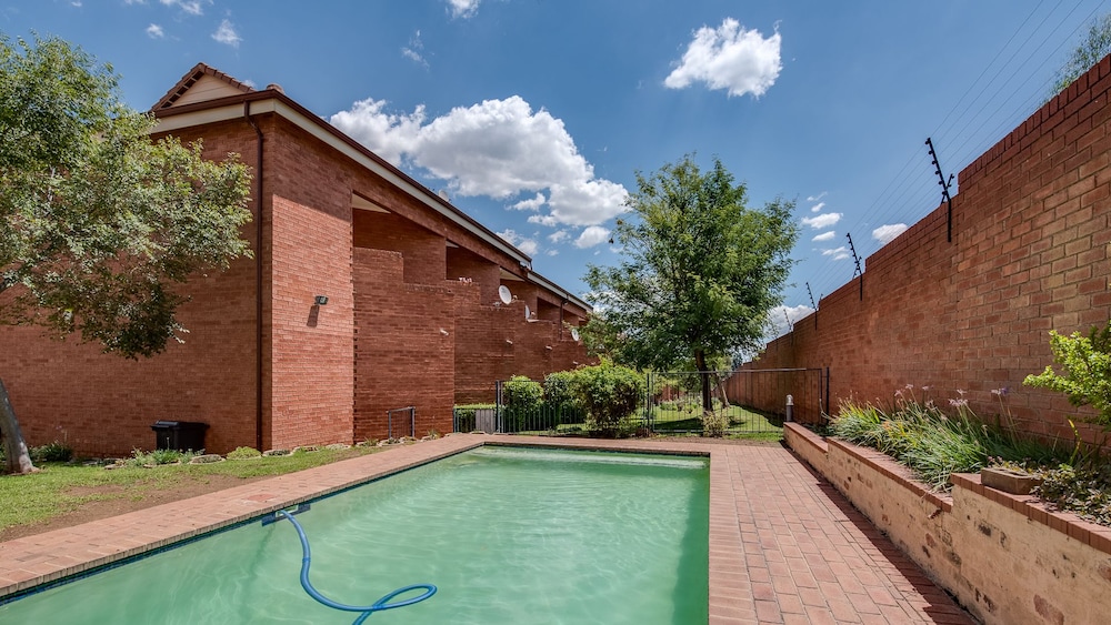 JoziStay Savannah Lodge Apartments - Honeydew 19/25