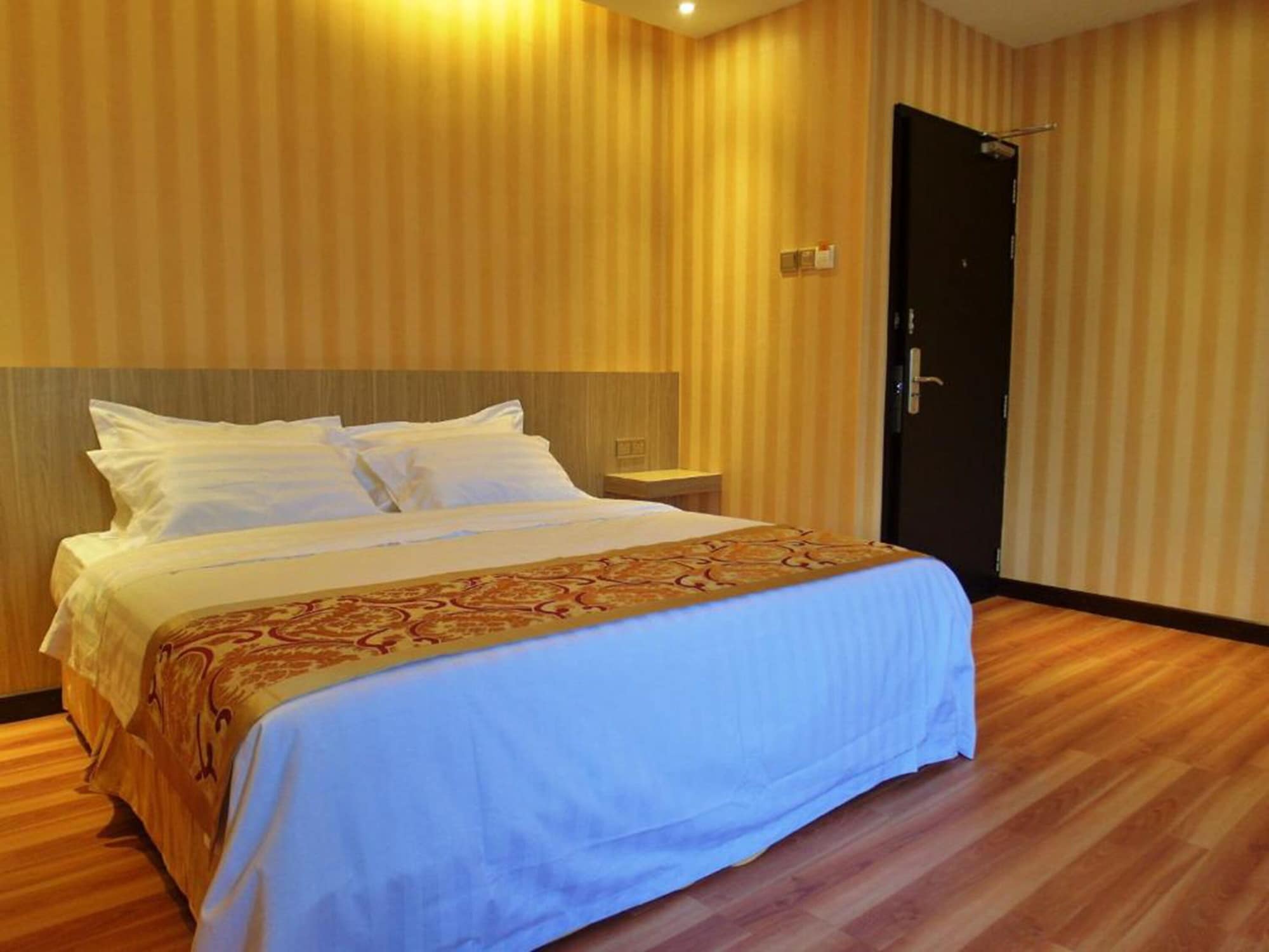 SUPERIOR, KING BED