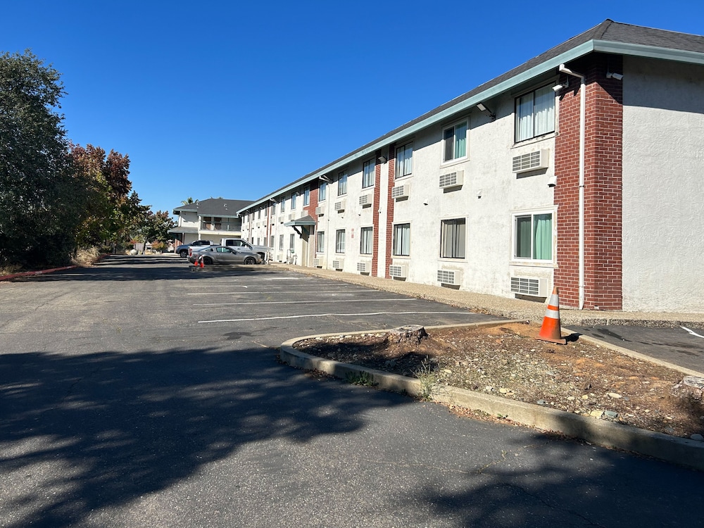 Studio6 Suites Cameron Park, CA - Folsom 36/40