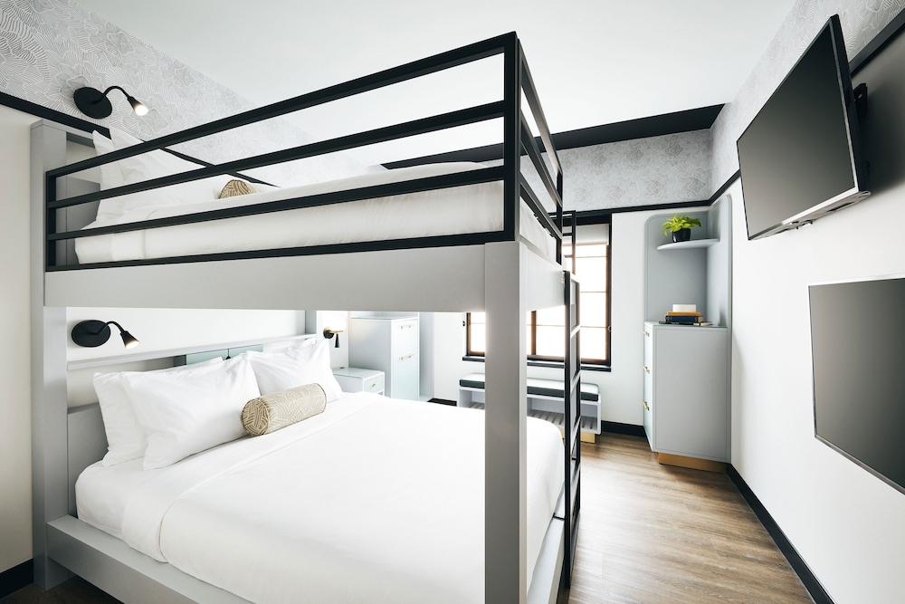 ROOM, BUNK BED, QUEEN BED, ACCESSIBLE