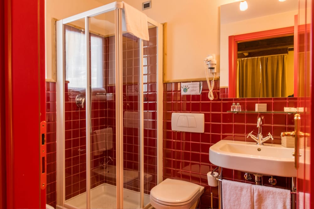 Shatush Hotel 42/50