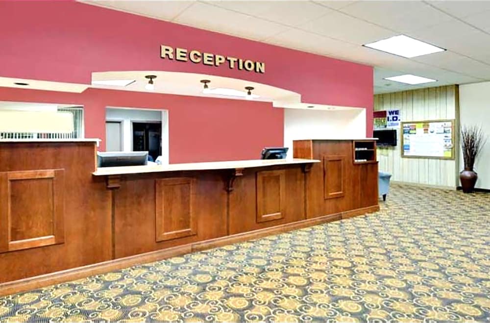Norwood Inn And Suites 1/17