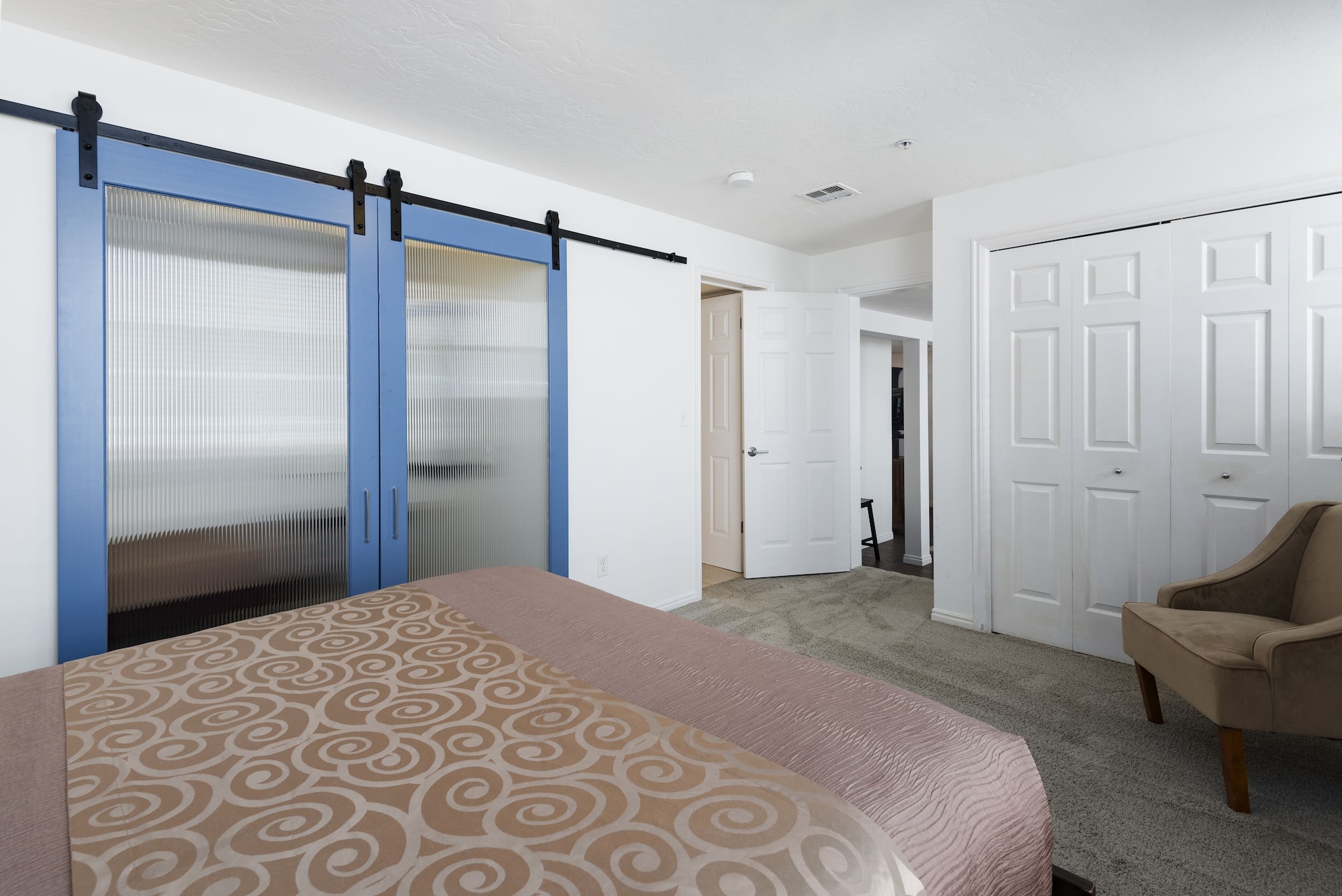 1 BEDROOM, CONDO, DELUXE