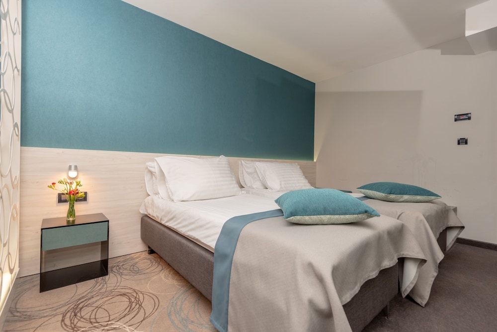 Room at Hotel Kolovare, ZADAR