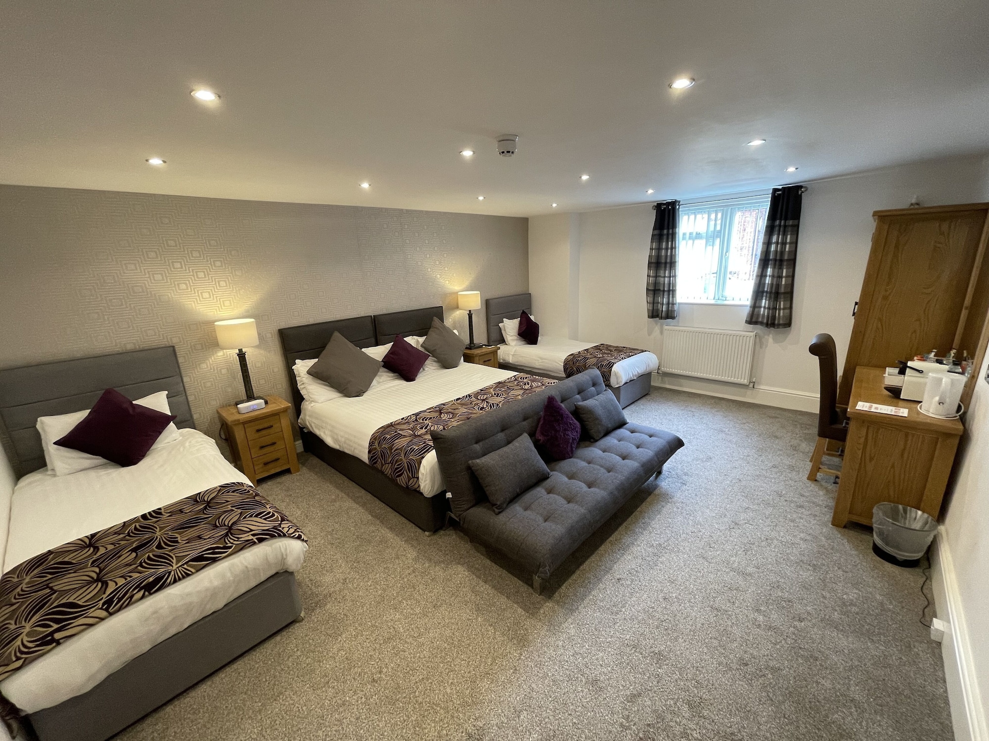 STANDARD, TRIPLE, 3 BEDS
