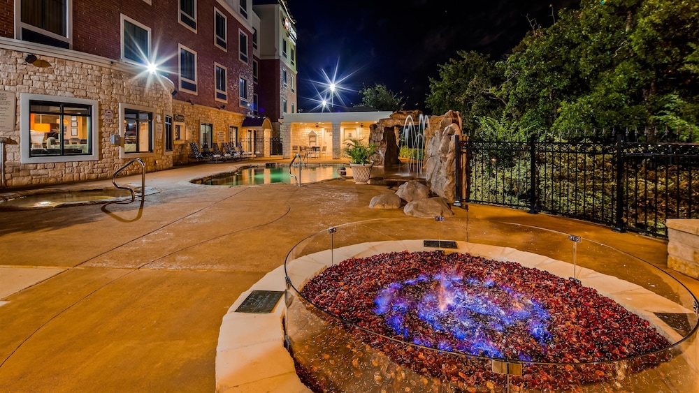 Best Western Premier Crown Chase Inn and Suites 5/70