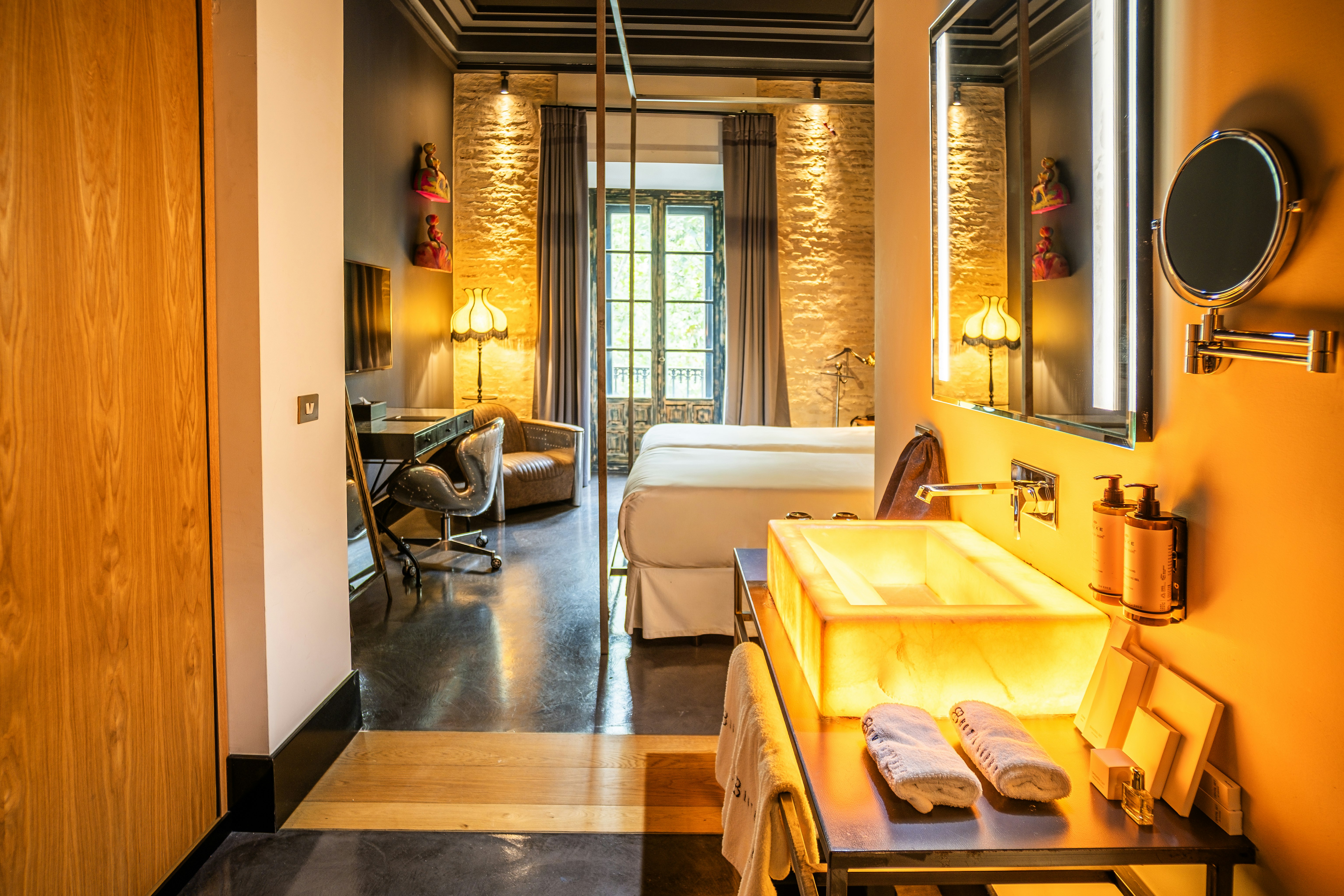 Hotel Lobby Room 24/67