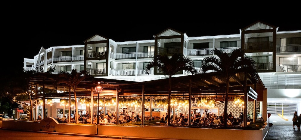 AIRLIE BEACH HOTEL 2/70