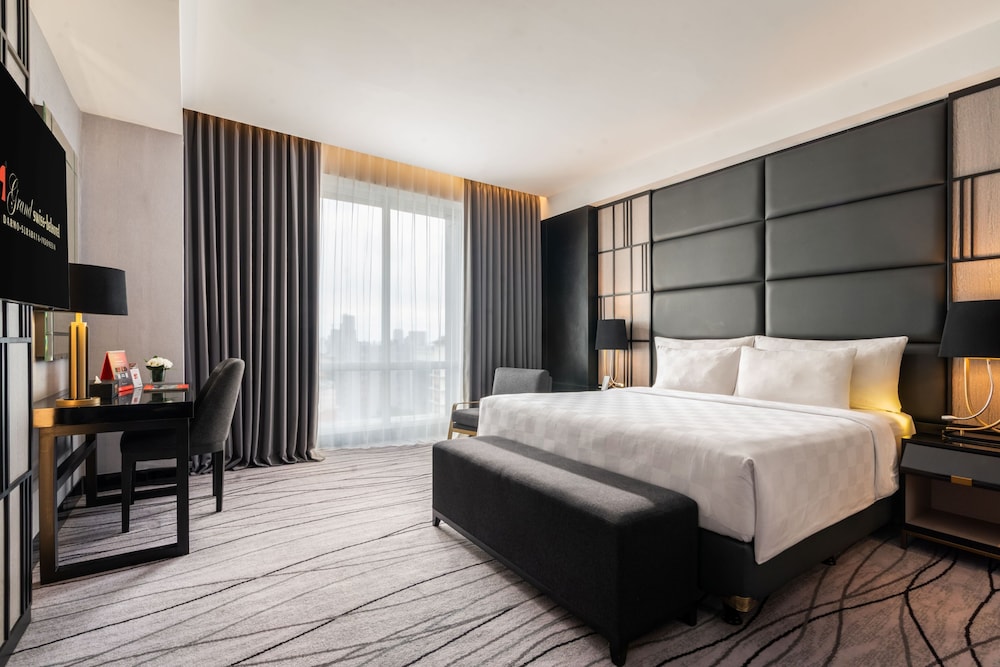 Grand Swiss-Belhotel Darmo 18/62