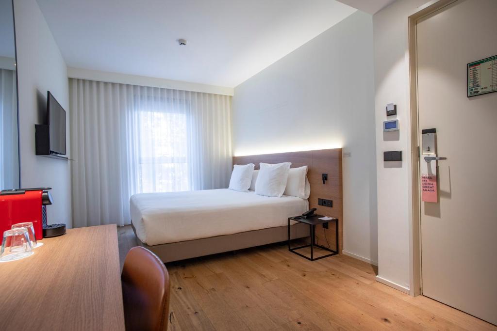 Basic, Double Bed