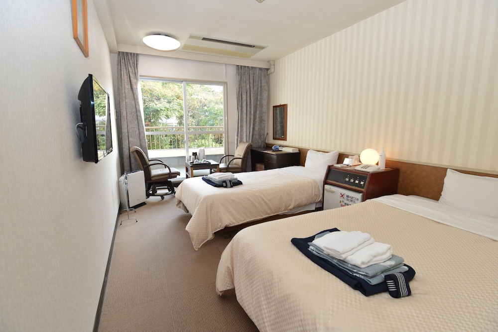 ROOM, TWIN BEDS, NO VIEW, SOUTH BUILDING