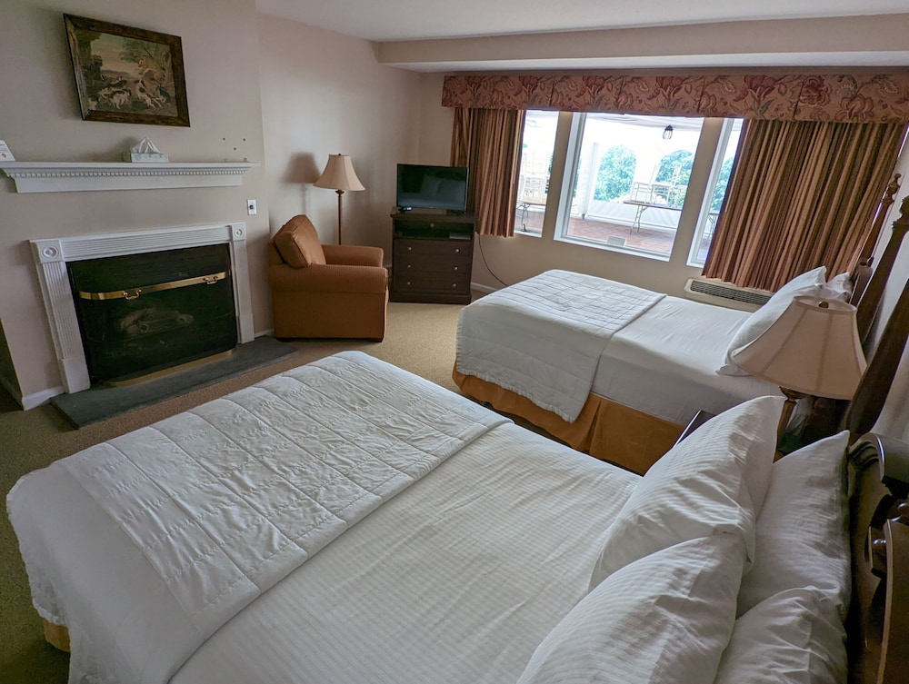 Standard, 2 Double Beds