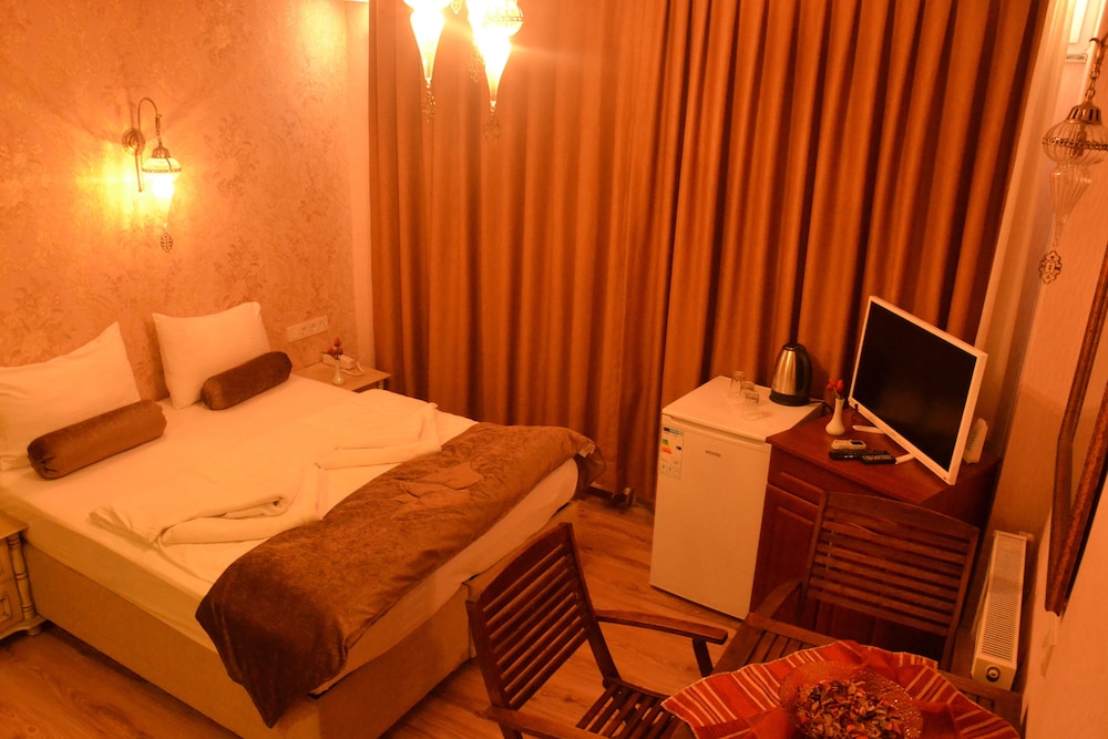 Kaftan Hotel 33/75