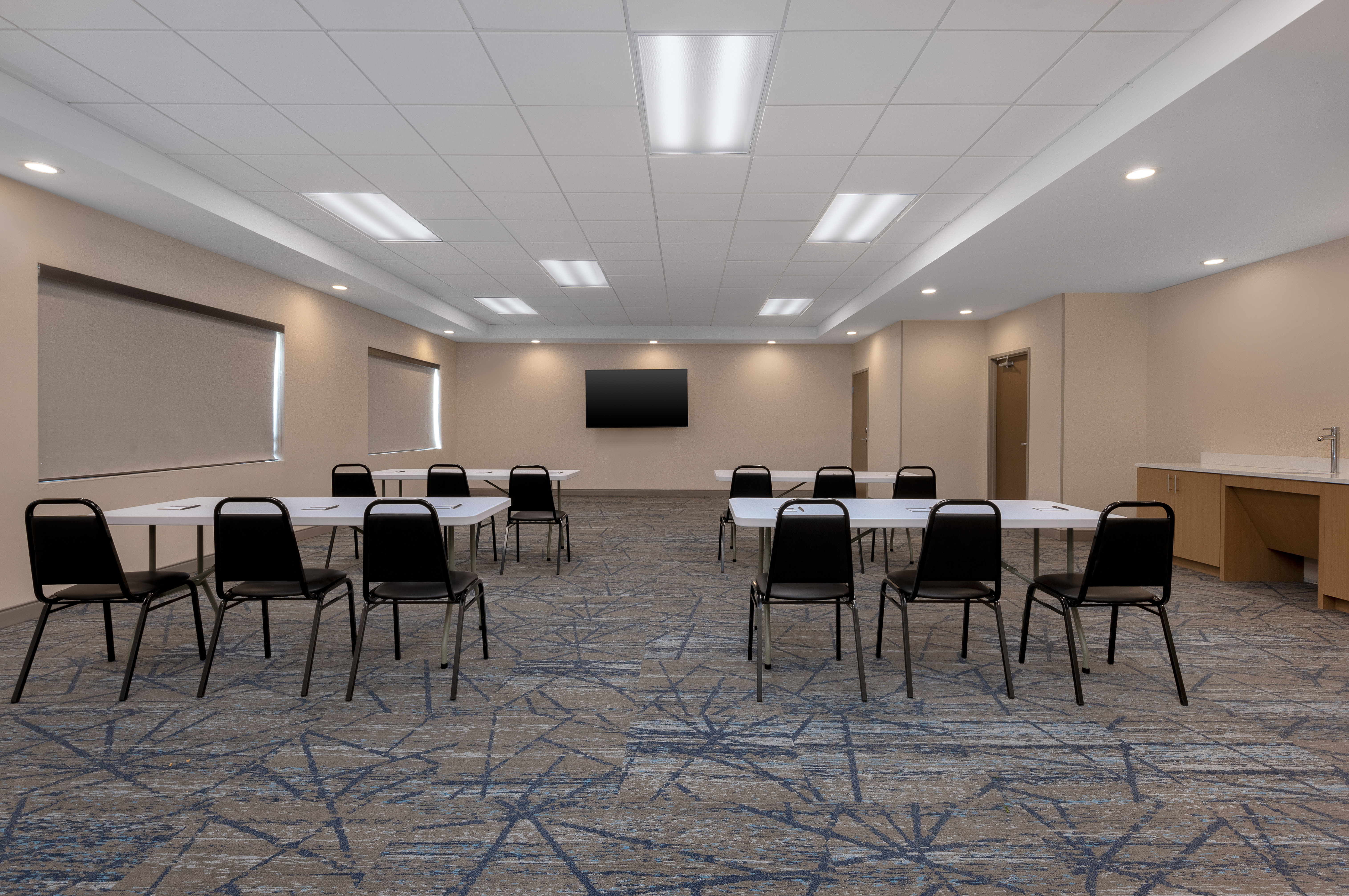 Holiday Inn Express and Suites Alton St Louis Area 33/43