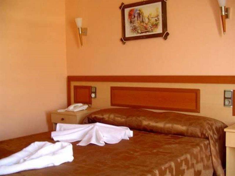 Moni Hotel 17/45
