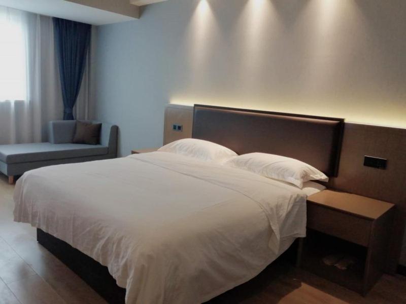 GreenTree Inn Jiangsu Suzhou Changshu Fuchunjiang International Qipeicheng Road Express Hotel 30/51
