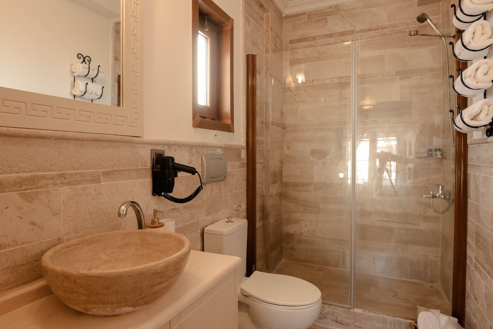 Cunda Vrodi Hotel 49/50