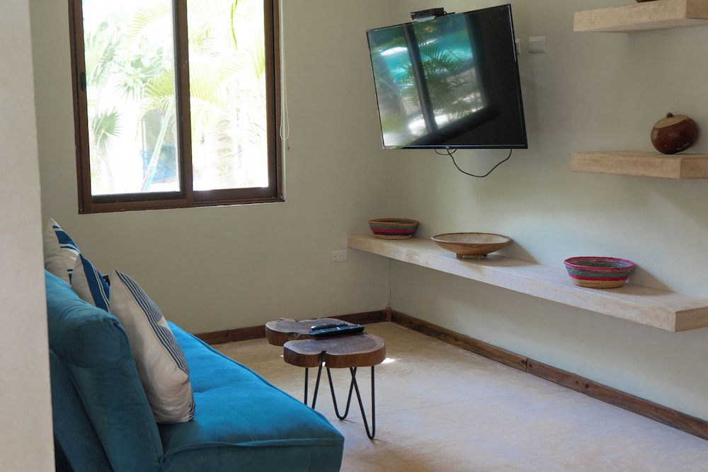 La Puerta Azul Beachfront Adults Only 32/50