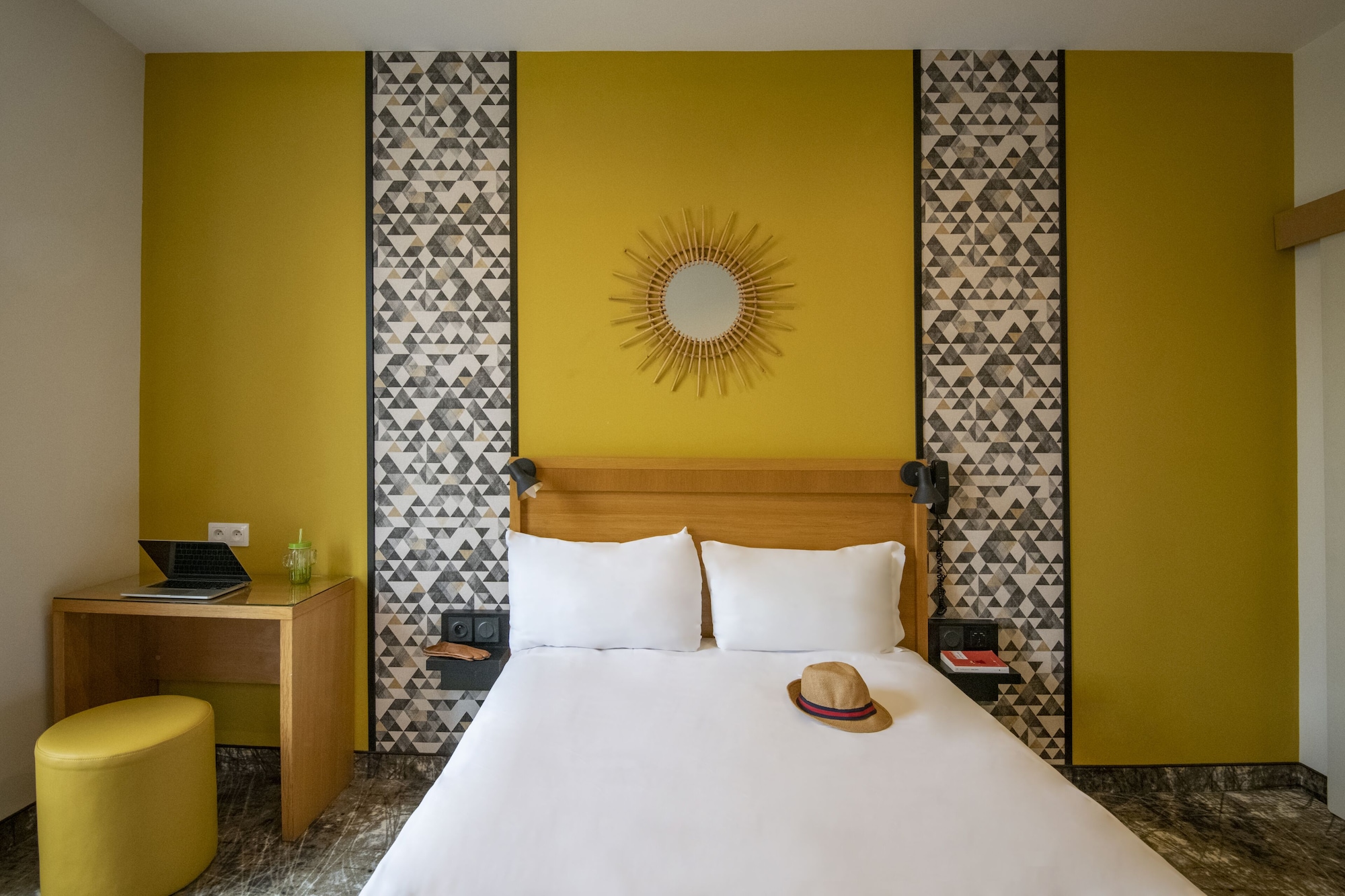 ROOM, SINGLE, SINGLE BED
