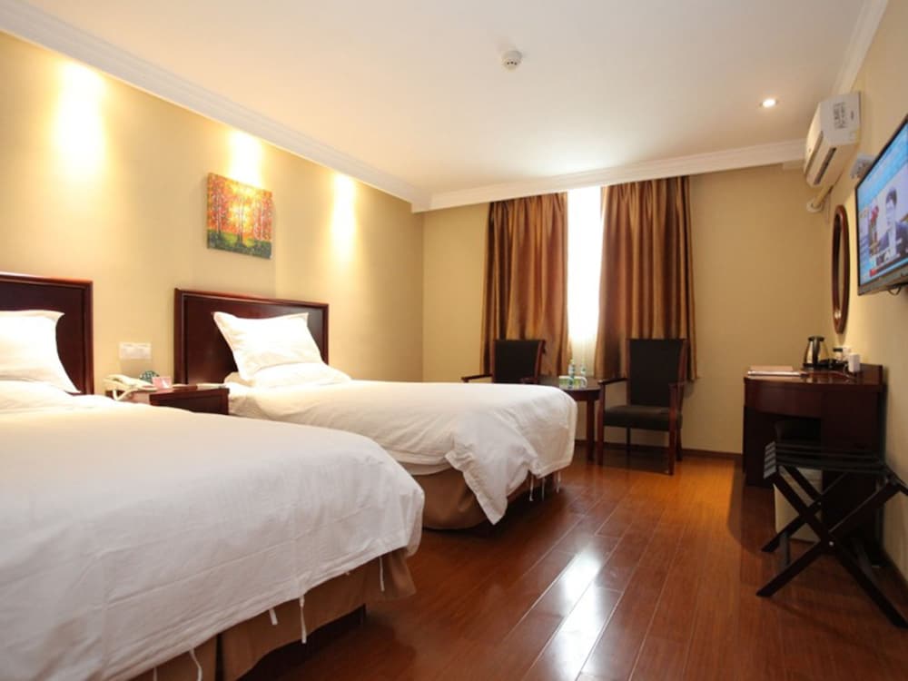 Greentree Inn Zhenjiang Gaotie Wanda Square Express Hotel 10/26