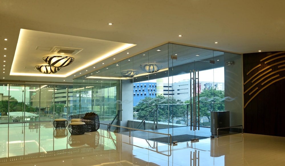 Bayfront Hotel Cebu - North Reclamation 14/67