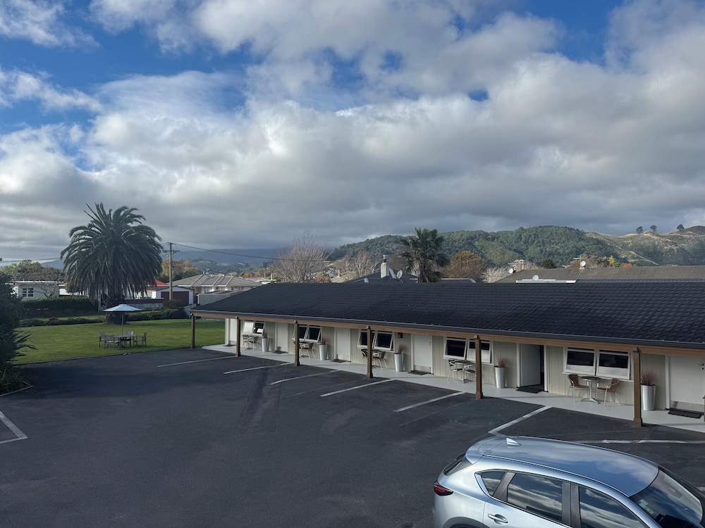 Bristol Motel 9/43
