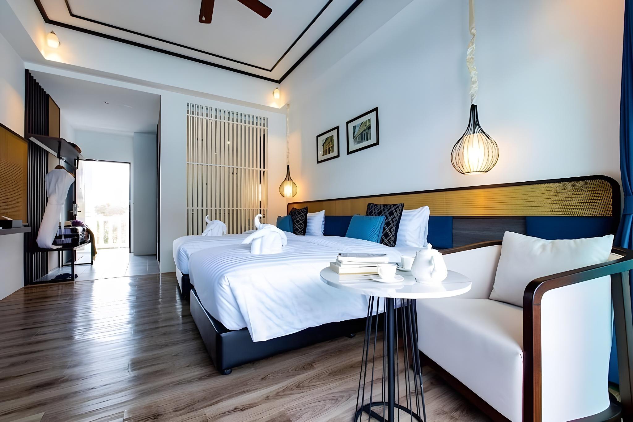 Blue, 2 Beds, Pool View