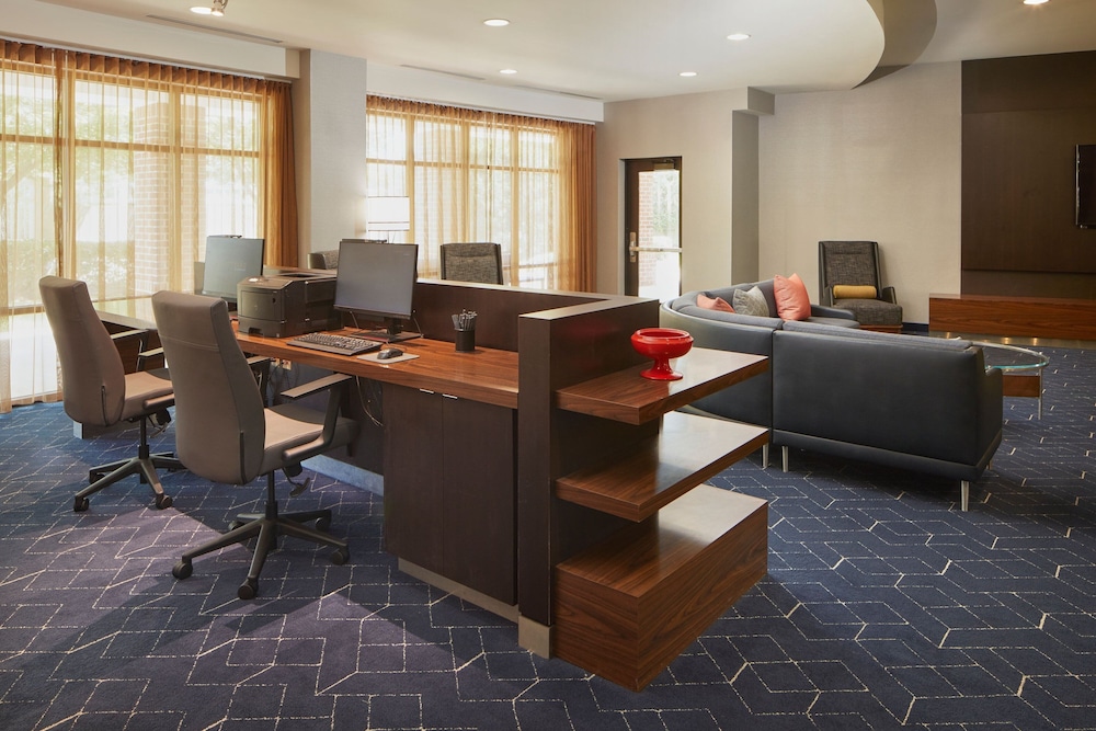 Courtyard by Marriott Winchester Medical Center 47/50