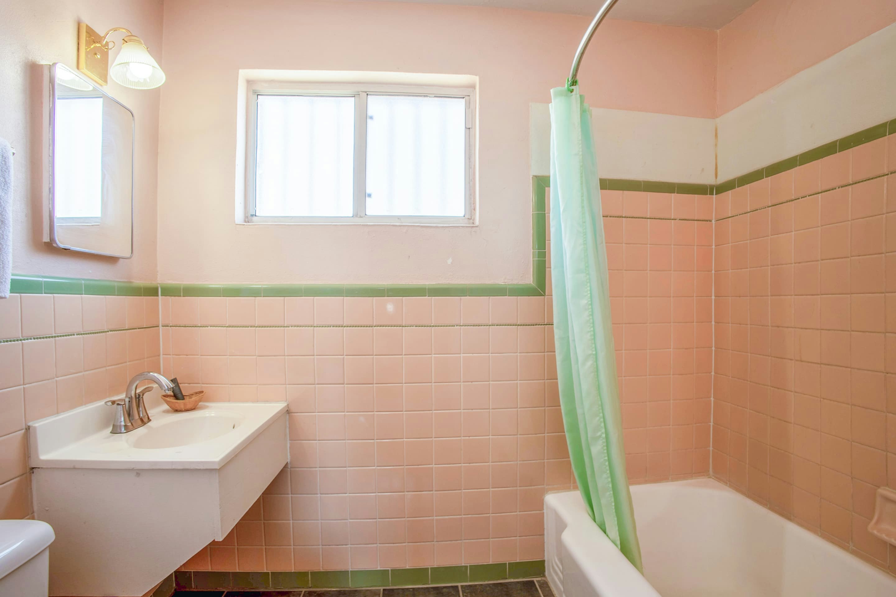 King Bed Non-Smoking, Sands Motel By OYO El Paso near Airport 5/6